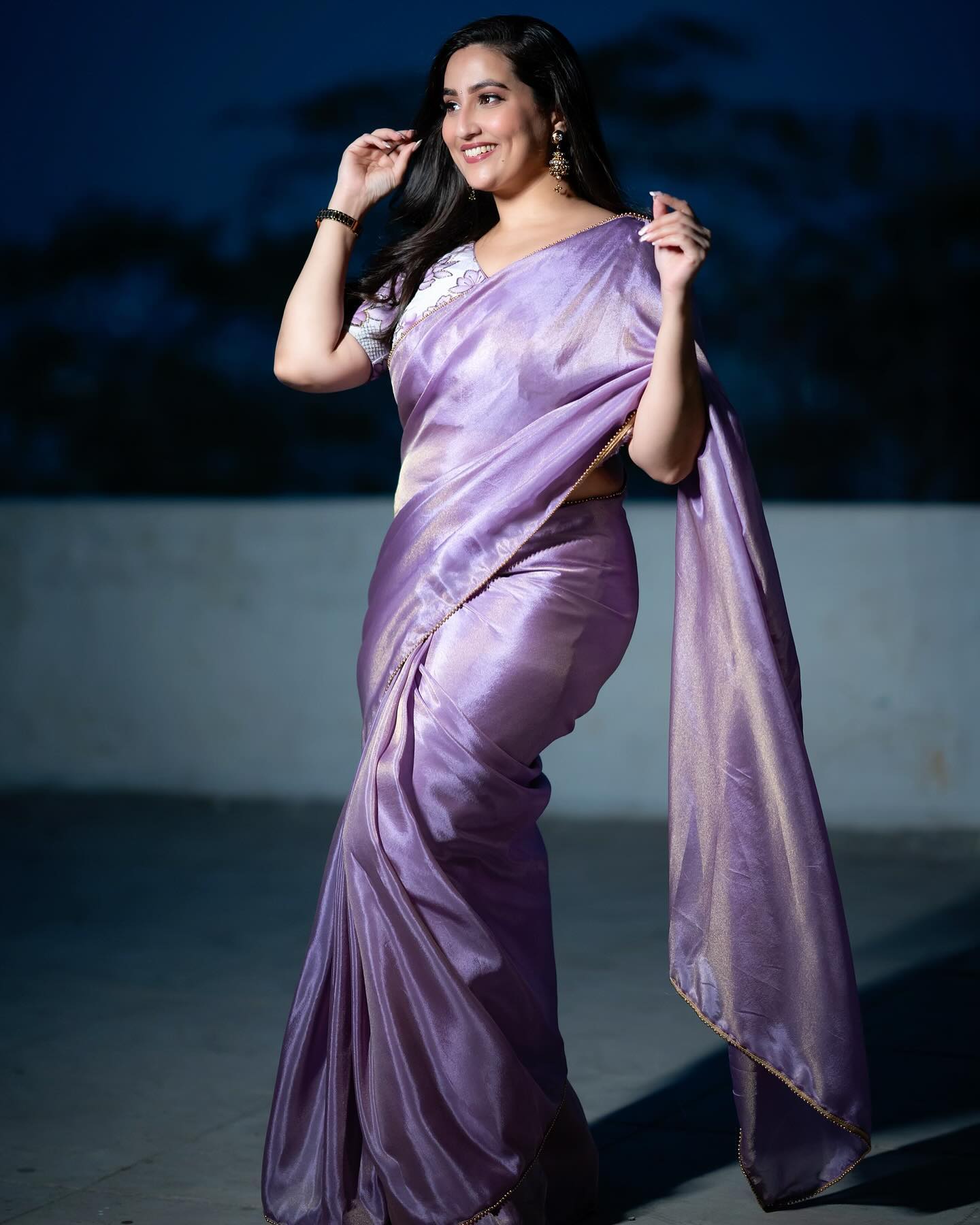 Indian TV Anchor Rampalli Manjusha Stills in Violet Saree